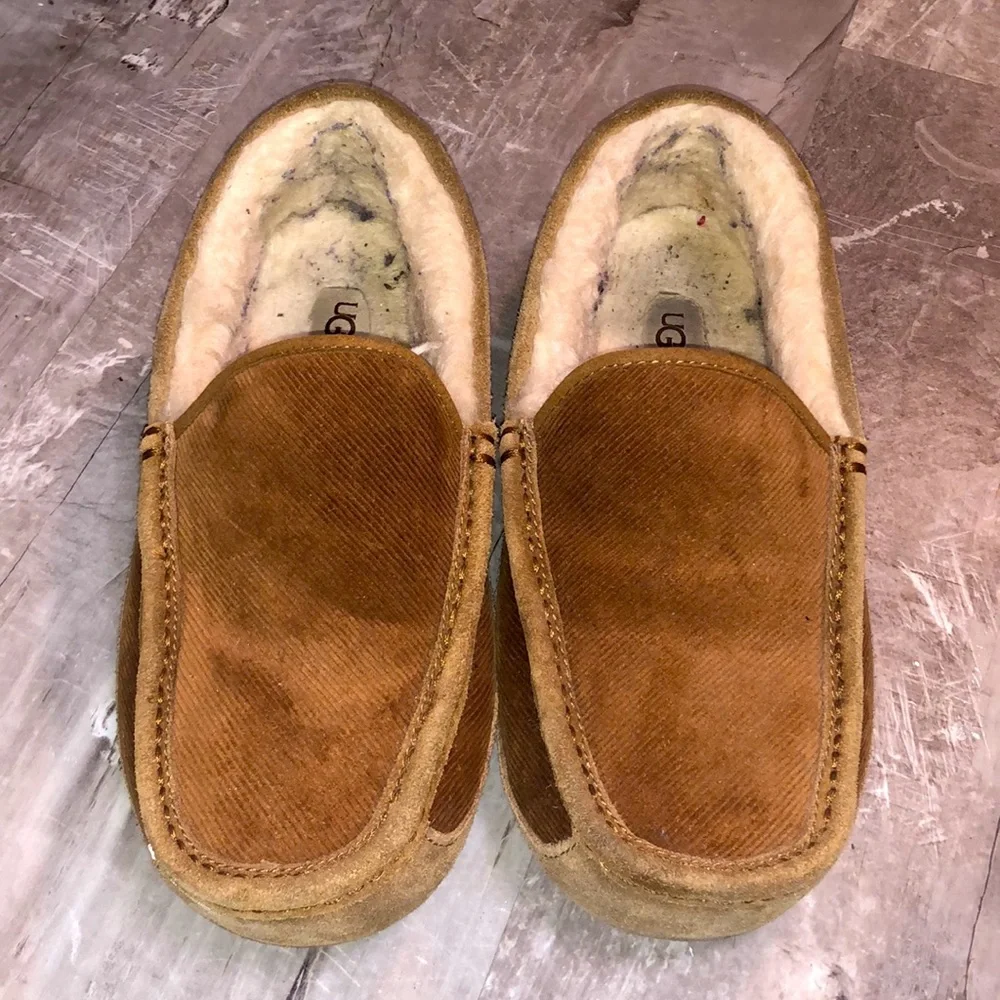 Pre loved warm ugg slippers - Picture 2 of 5